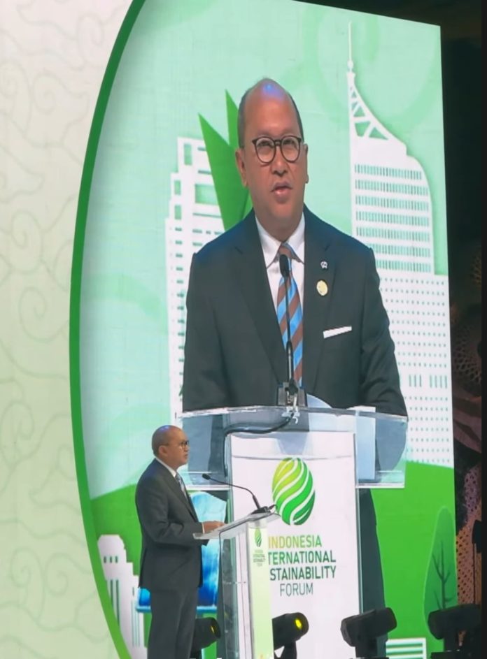 Menteri Investasi dan Hilirisasi/Kepala BKPM Rosan Roeslani menyampaikan pidato saat pembukaan Indonesia International Sustainability Forum (ISF) 2025 di Jakarta Convention Center (JCC) Senayan, Jakarta, Jumat (10/10/2025). (Foto: Tangkapan layar instagram @bkpm_id