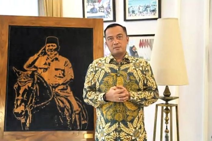 Menteri Sekretaris Negara (Mensesneg) Prasetyo Hadi menyampaikan keterangan video pasca mengikuti rapat koordinasi dengan Presiden Prabowo Subianto dan sejumlah menteri Kabinet Merah Putih di kediaman Prabowo di Jalan Kertanegara, Jakarta Selatan, Kamis (16/10/2025). (Dok. Keterangan video Mensesneg)