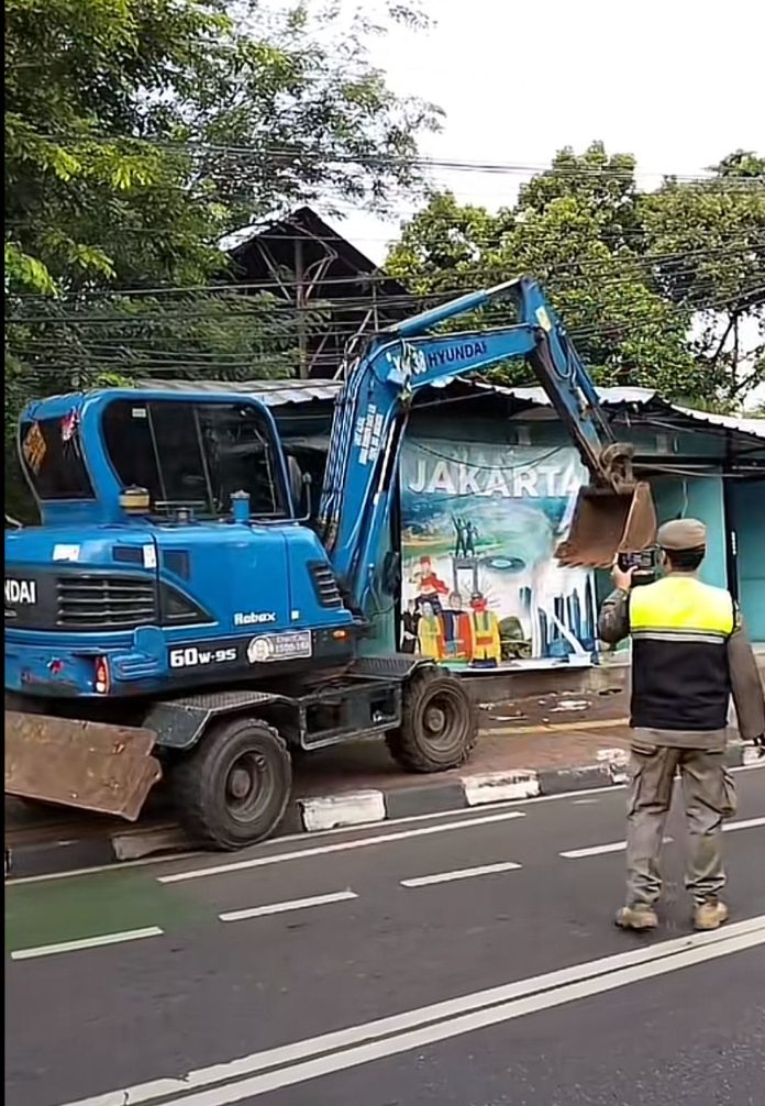 Pembongkaran Pasar Burung Barito (Foto: Tangkapan layar tiktok).