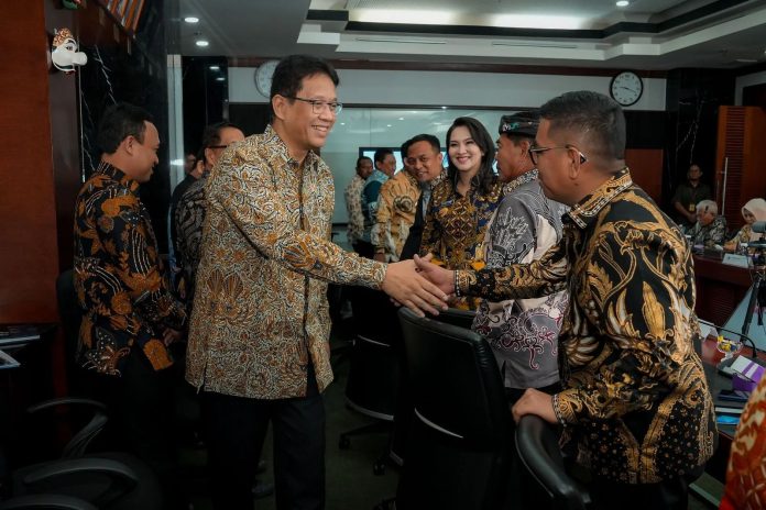 Menteri Keuangan (Menkeu), Purbaya Yudhi Sadewa, saat menggelar pertemukan dengan Para Gubernur dari berbagai daerah. (Foto: Istimewa)