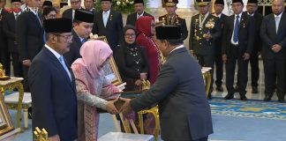 Breaking News! Hari Pahlawan: Soeharto Resmi Dianugerahi Gelar Pahlawan Nasional Presiden ke-2 RI, Soeharto, resmi dianugerahi gelar Pahlawan Nasional oleh Presiden Prabowo Subianto dalam sebuah upacara di Istana Negara, Jakarta Pusat, Senin (10/11/2025). (Foto: Istimewa)