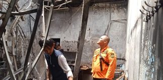 Rumah Hakim Tipikor Medan Terbakar Usai Singgung Bobby Nasution: KY Dorong Pembentukan Polisi Khusus Pengadilan Rumah hakim PN Medan Khamozaro Waruwu ludes terbakar, Selasa (4/11/2025). (istimewa)