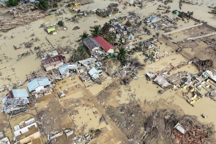 Foto udara kerusakan rumah warga pasca diterjang banjir bandang di Desa Kota Lintang, Kota Kuala Simpang, Kabupaten Aceh Tamiang, Aceh, Rabu (3/12/2025). Bencana banjir bandang yang terjadi pada Rabu (26/11) berdampak rusaknya ribuan rumah, hilangnya harta benda, jalan lintas nasional terendam. (ANTARA FOTO/Syifa Yulinnas/nz.)