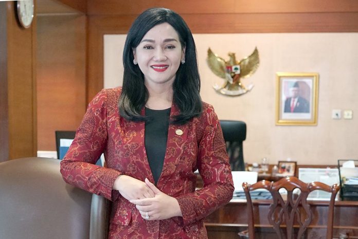 Friderica Widyasari Dewi diangkat menjadi Ketua sekaligus Wakil Ketua OJK
