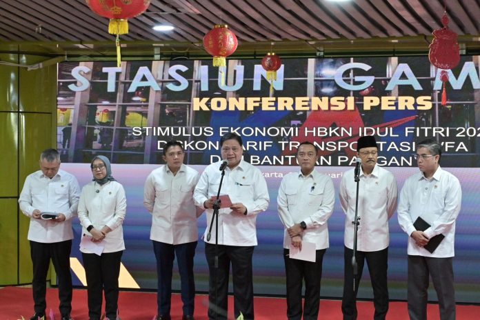 Menteri Koordinator Bidang Perekonomian Airlangga Hartarto menyampaikan stimulus ekonomi Lebaran 2026, Selasa (10/2/2026). Foto: Istimewa