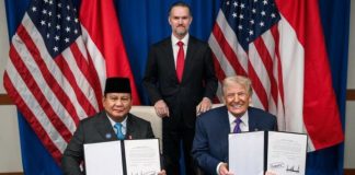 MA AS Batalkan Kebijakan Tarif Trump, Trump Balik Pasang Tarif Global 15 Persen: Bagaimana Nasib RI? Ini Kata Pemerintah Presiden Prabowo Subianto dan Presiden Amerika Serikat (AS) Donald Trump resmi menandatangani kesepakatan dagang terkait tarif resiprokal atau Agreements on Reciprocal Trade (ART). (Foto: Istimewa)
