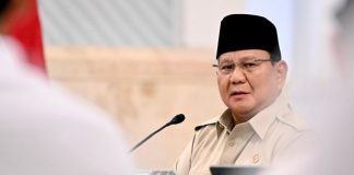 Prabowo Tegaskan Batas Defisit APBN Tetap 3%, Hanya Diubah Jika Terjadi Krisis Besar seperti COVID-19 Presiden Prabowo Subianto menyampaikan pengarahannya dalam sidang kabinet paripurna di Istana Negara, Kompleks Istana Kepresidenan Jakarta, Jumat (13/3/2026). (Dok. Biro Pers, Media, dan Informasi Sekretariat Presiden)