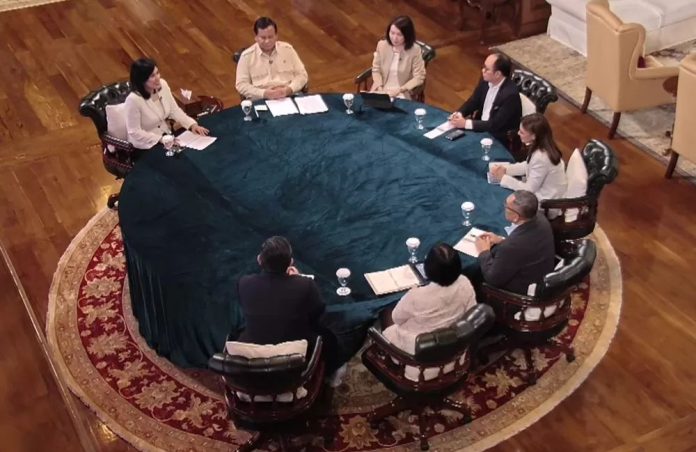 Presiden Prabowo melakukan wawancara ekslusif bersama tujuh jurnalis dari berbagai media nasional. (TANGKAPAN LAYAR YOUTUBE NARASI NEWSROOM)