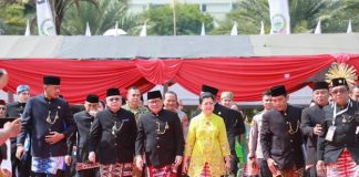 Pramono Sebut Lebaran Betawi 2026 Bukan Sekadar Perayaan Tahunan: Ini Adalah Ruang Kebersamaan dan Ajang Pelestarian Budaya Gubernur DKI Jakarta, Pramono Anung bersama Ketua Dewan Adat Majelis Kaum Betawi, Fauzi Bowo tiba Lapangan Banteng, Jakarta Pusat, pada Sabtu, 11 April 2026. (Foto: Istimewa)