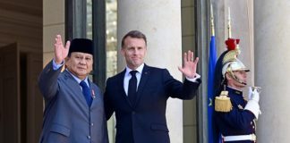 Prabowo Bertemu Empat Mata Dengan Macron Bahas Kerjasama Alutsista Hingga Energi Presiden Republik Indonesia Prabowo Subianto melakukan pertemuan bersama Presiden Republik Prancis Emmanuel Macron di Istana Élysée, Paris, pada Selasa, 14 April 2026.