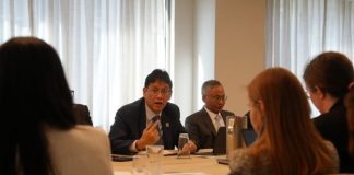 Purbaya Klaim Bank Dunia, IMF hingga Lembaga Rating Kagum pada Kebijakan Fiskal Indonesia Menteri Keuangan Purbaya Yudhi Sadewa saat mengadakan investor meeting di Washington DC. (Foto: dok istimewa).
