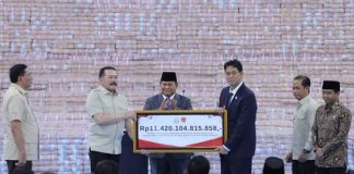 “Tembok Uang” Rp11,4 Triliun Dipamerkan di Kejagung, Diserahkan ke Negara di Hadapan Prabowo Penyerahan Denda Administratif dan Penyelamatan Keuangan Negara serta Penguasaan Kembali Kawasan Hutan Tahap VI oleh Satuan Tugas Penertiban Kawasan Hutan (Satgas PKH) sebesar Rp 11,4 triliun yang disaksikan langsung oleh Presiden RI Prabowo Subianto dan Jajaran Menteri Kabinet Merah Putih, di Kantor Kejaksaan Agung, Jakarta, Jumat, (10/04/2026) (Foto: Istimewa)