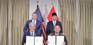 Kemenhan RI–AS Teken MoU Kerja Sama Pencarian Prajurit Militer AS Sisa Perang Dunia II di Indonesia Direktur Jenderal Strategi Pertahanan Kemenhan Republik Indonesia, Mayjen TNI Agus Widodo (kanan) dan Direktur DPAA, Kelly K McKeague (kiri) menandatangani MoU Defense POW/MIA Accounting Agency (DPAA) di hadapan Menhan RI Sjafrie Sjamsoeddin dan US Secreta(Humas Kemenhan)