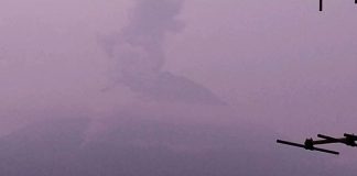 Gunung Semeru Luncurkan Awan Panas Hingga 2,5 Km, Status Siaga Ditetapkan Visual erupsi Gunung Semeru berupa luncuran awan panas sejauh 2,5 kilometer, Kamis (9/4/2026)(Dok. PVMBG)