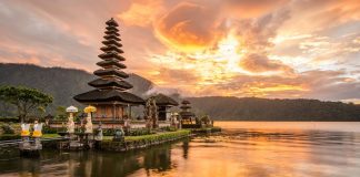 Polda Bali Respons Travel Warning yang Diterbitkan Kedubes Korea Selatan, Tegaskan Bali Tetap Aman Ilustrasi - Pariwisata Bali. Kapolda Bali, Irjen Pol. Daniel Adityajaya, menegaskan bahwa situasi keamanan di Bali saat ini tetap aman dan kondusif bagi seluruh wisatawan, baik domestik maupun mancanegara. (sumber: iStockphoto)