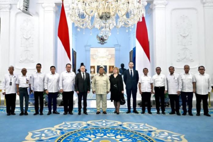 Presiden Prabowo usai melalukan pertemuan kerja dengan Direktur Jenderal Rosatom (perusahaan nuklir negara Rusia), Mr. Alexey Likhachev. didampingi Kabinet merah putih (Foto: @kepalabrin)