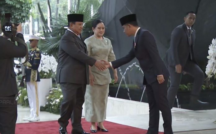 Presiden Prabowo Subianto tiba untuk menghadiri Rapat Paripurna ke-19 Dewan Perwakilan Rakyat di Gedung DPR, Senayan, Jakarta Pusat, Rabu (20/5/2026). Kedatangan Prabowo disambut Ketua DPR Puan Maharani dan Wakil Presiden RI Gibran Rakabuming Raka. (YouTube/ Sekretarat Presiden)