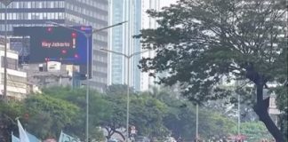 Aksi ‘Menuju Indonesia Bangkrut’ Tertahan di Jalur Menuju Bundaran, Polisi dan Mahasiswa Saling Klaim soal Izin Aksi Sumber Foto: Tangkapan Layar tiktok @apaajaboleh2012