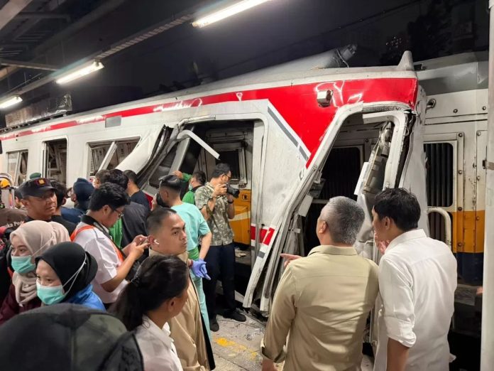 Tabrakan kereta di Stasiun Bekasi Timur. (Istimewa)