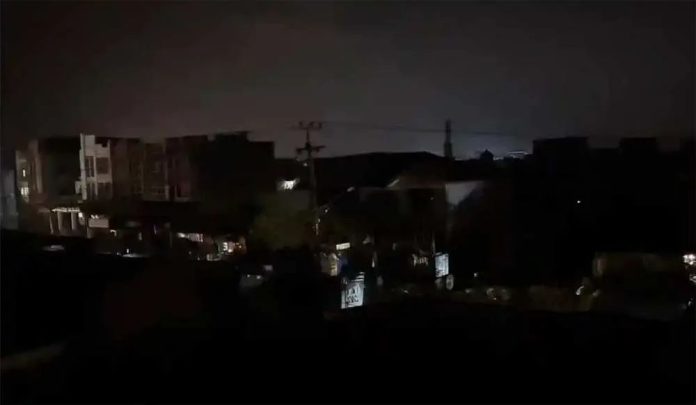 Ilustrasi- Kondisi di Pekanbaru gelap gulita akibat blackout di Pulau Sumatera. (Foto: Istimewa)