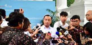 Usai Eks Kepala BGN dan Dua Wakilnya Terjerat Korupsi, Kini Giliran Wamen Imipas Ditahan KPK, Istana Mengaku Sangat Prihatin Ilustrasi - Mensesneg Prasetyo Hadi menjawab pertanyaan wartawan di Kompleks Istana Kepresidenan, Jakarta Pusat. (Foto: Biro Pers Sekretariat Presiden)