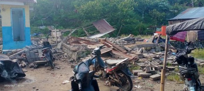 Bangunan rumah warga mengalami kerusakan akibat gempa bumi Magnitudo 6,7 yang mengguncang Sulawesi Tengah pada Selasa, 16 Juni 2026. (Foto: BPBD Kabupaten Poso)