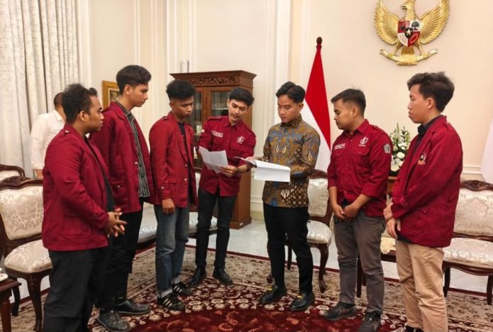 Ilustrasi - Momen Gibran Temui Mahasiswa Pendemo (Foto: Biro Setwapres)