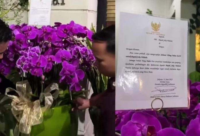 Bunga dari Presiden Prabowo untuk Jokowi yang sedang berulang tahun ke-64. (Dok. IG @jokowi)