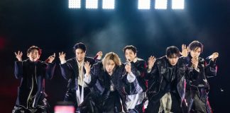 Kemenpar Lirik Paket Wisata K-Pop untuk Dongkrak Kunjungan Wisatawan Asing dan Devisa Indonesia Ilustrasi - BTS Menggelar penampilan comeback untuk memperingati perilisan 'BTS Comeback Live: Arirang' di Lapangan Gwanghwamun, Seoul pada tanggal 21 Maret 2026 (Sumber Foto: Big Hit Music dan Netflix)