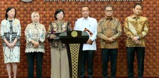 Pasar Saham Bergejolak dan Rupiah Tertekan Usai Perry Warjiyo Mundur, Investor Diminta Waspada Foto: Deputi Gubernur Senior Bank Indonesia (BI), Destry Damayanti saat menyampaikan konferensi Pers terkait Gubernur Bank Indonesia, Perry Warjiyo Mundur, di Jakarta, Senin (27/7/2026). (Dok. Istimewa)