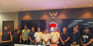 Bareskrim Polri Tangkap Kasat Narkoba Polres Tangsel Bersama 6 Anggotanya, Diduga Terlibat Peredaran Gelap Narkotika Direktorat Tindak Pidana Narkoba (Dittipidnarkoba) Bareskrim Polri melimpahkan enam anggota Polres Tangsel yang ditangkap terkait kasus peredaran gelap narkotika. (Dok. Direktorat Tindak Pidana Narkoba (Dittipidnarkoba) Bareskrim Polri )