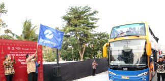 Transjakarta Luncurkan Rute Baru Open Top Tour Jakarta Batavia, Hadirkan Wisata Sejarah dari Sarinah ke Kota Tua Transjakarta luncurkan rute Open Top Tour Jakarta Batavia, ajak wisatawan jelajahi sejarah Jakarta dari Sarinah ke Kota Tua dengan bus atap terbuka. (Foto: Andri Widiyanto - Beritajakarta.id)