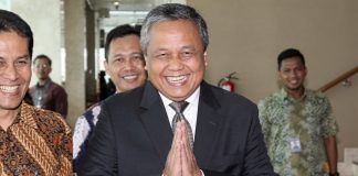Usai Mundur dari BI, KPK Buka Peluang Panggil Perry Warjiyo Terkait Kasus Dugaan Korupsi CSR BI-OJK KPK buka peluang memanggil Perry Warjiyo sebagai saksi usai mundur mendadak dari jabatan Gubernur BI. (Istimewa)