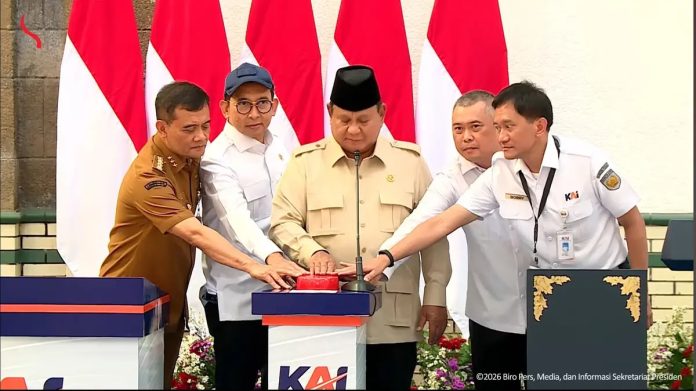 Presiden Prabowo Subianto didampingi Dirut PT KAI Bobby Rasyidin, Menteri Perhubungan (Menhub) Dudy Purwagandhi, Menteri Kebudayaan (Menhub) Fadli Zon, dan Gubernur Jawa Tengah, M Luthfi meresmikan revitalisasi Stasiun Semarang Tawang, Kamis (30/7/2026). (Foto: Tangkapan layar YouTube Sekretariat Presiden)