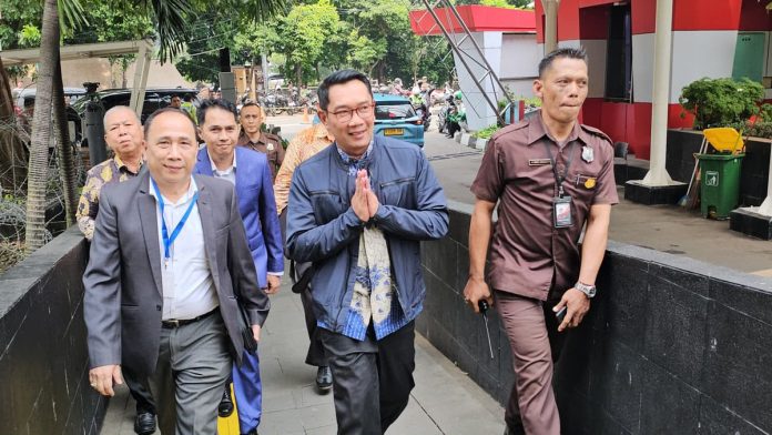 Ilustrasi- Mantan Gubernur Jawa Barat (Jabar) Ridwan Kamil tiba di Gedung Merah Putih KPK, Jakarta untuk diperiksa terkait kasus dugaan korupsi di Bank BJB( BJBR) Selasa (2/12/2025). (Foto: Istimewa)