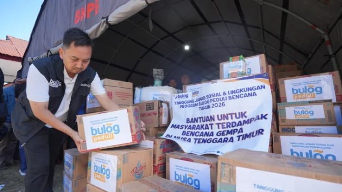 Proses penyaluran pangan ke masyarakat terdampak gempa di Flores, NTT. (Foto: Istimewa)