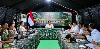 Dorong Ketahanan Pangan, Prabowo Dukung Pembukaan 8.000 Hektare Lahan di Nagekeo NTT Presiden Prabowo Subianto memimpin rapat penanganan bencana gempa bumi di Posko Penanganan Gempa Bumi di Bataliyon Yonif TP 834/WM, Kabupaten Nagekeo, Provinsi Nusa Tenggara Timur (NTT), pada Rabu, 26 Agustus 2026 (Foto: BPMI Setpres/Laily Rachev)