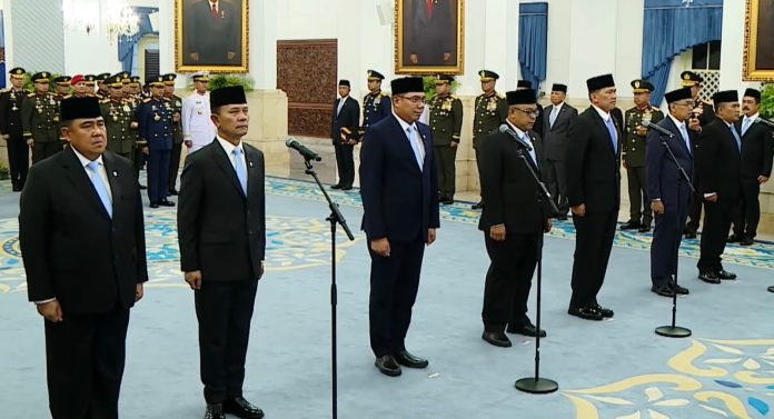 Prabowo Lantik 7 Pejabat Negara, Kursi Kepala BNPB hingga Wamenhan Berganti. (Foto: Sekretariat Presiden)