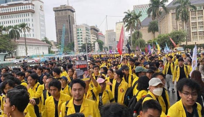 Ilustrasi- Mahasiswa Aksi Demo Indonesia Gelap Padati Patung Kuda (Dok. Istimewa)