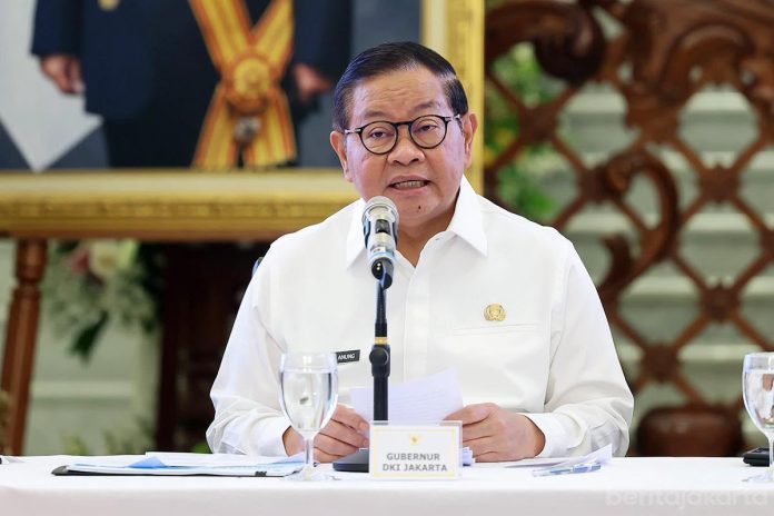 Pemerintah Provinsi DKI Jakarta mencatat pendapatan daerah sebesar Rp44,98 triliun hingga 30 September 2026, setara 62,95 persen dari target tahunan Rp71,45 triliun. Di tengah realisasi belanja yang mencapai Rp40,40 triliun, Gubernur DKI Jakarta Pramono Anung meminta seluruh perangkat daerah mempercepat pelaksanaan program prioritas dengan tetap menjaga kualitas dan akuntabilitas penggunaan anggaran. (Sumber Foto: Beritajakarta.id/ Reza Pratama Putra)
